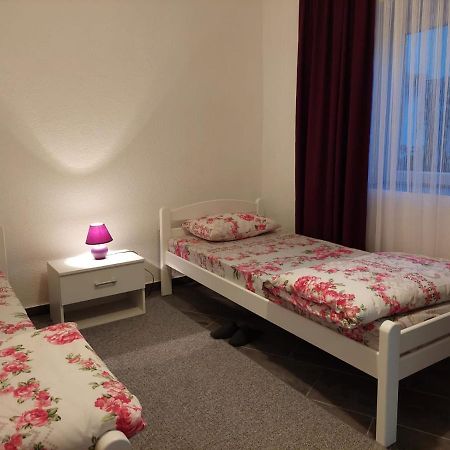 Apartman Amelaa Kulen Vakuf Exterior foto